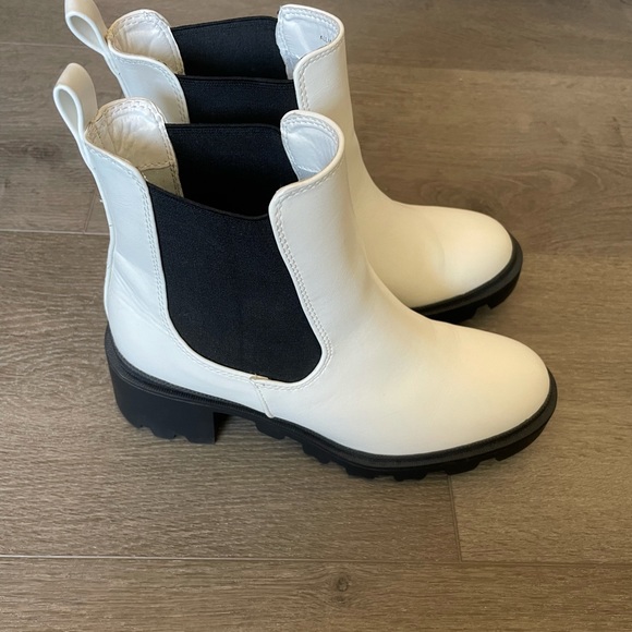 White lulus boots - Picture 3 of 5